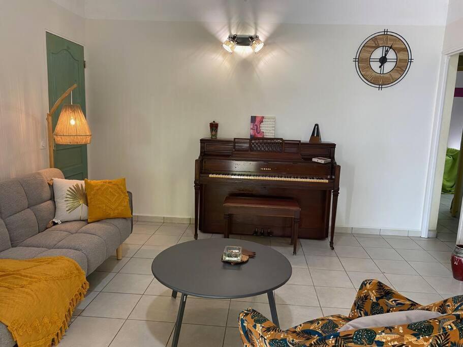 Hébergement de vacances Oriane Elegance Creole A 4 Min Du Chu Et 10 Min De L'aeroport Les Abymes