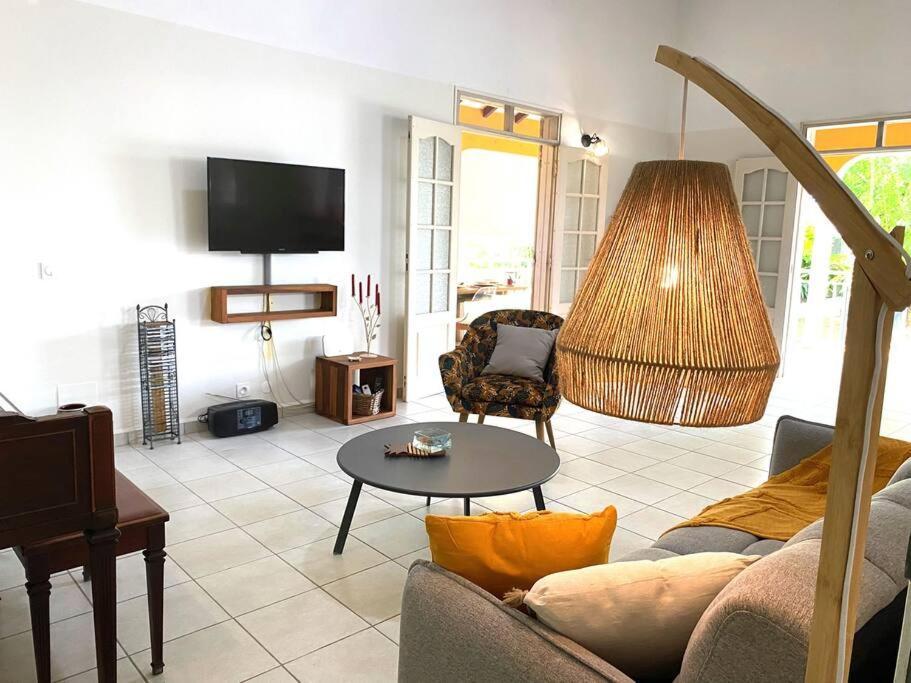 Hébergement de vacances Oriane Elegance Creole A 4 Min Du Chu Et 10 Min De L'aeroport Les Abymes